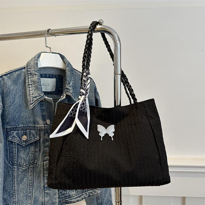 Korean version of large-capacity bag women's 2025 winter new niche tote bag fashion foreign commuter armpit handbag