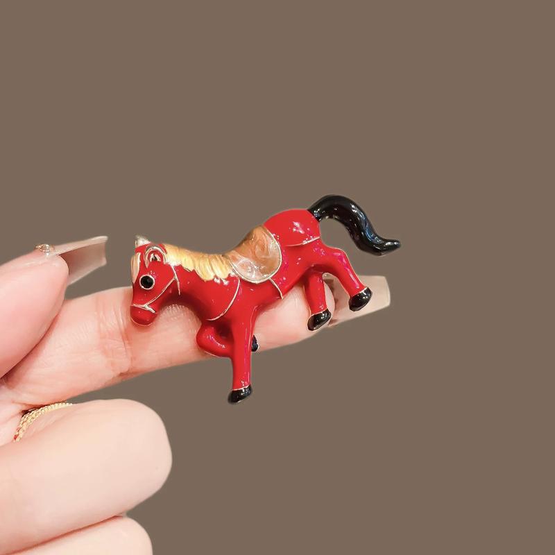 Trendy Enamel Cartoon Red Horse Brooches For Women Men Zodiac Animal Lapel Pins Friends Party Gifts Banquet Jewelry Accessories