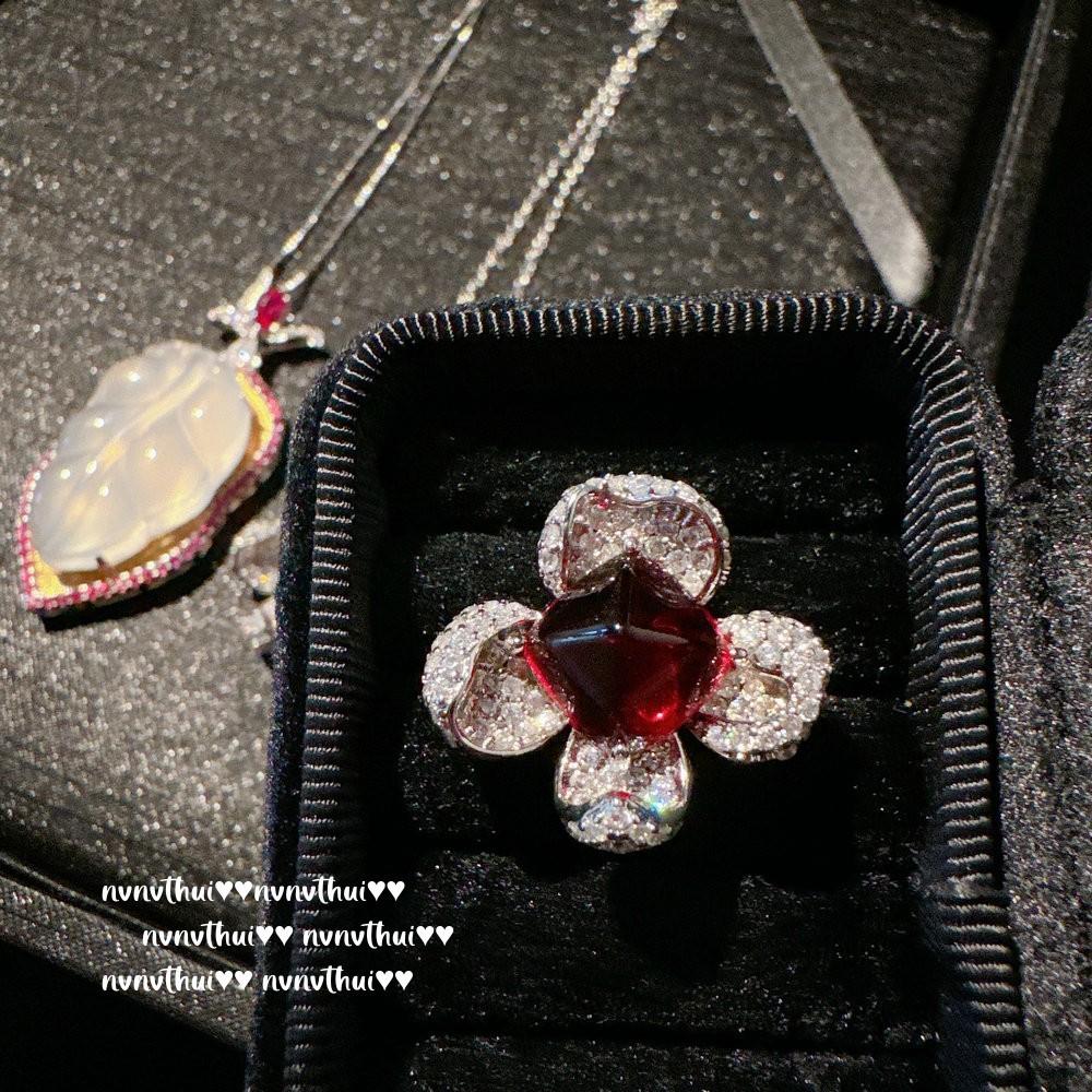 

Lychee Frozen White Chalcedony Leaf Gemstone Necklace, Antique, Plated With 18K Gold, Pigeon Blood Red Flower Zircon Ring.