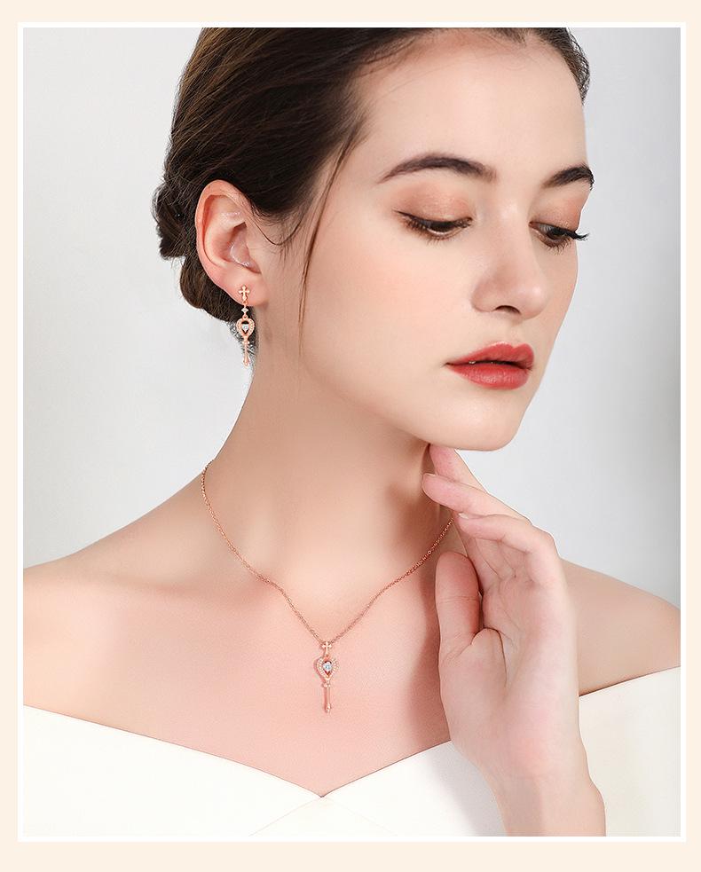 Collier Sceptre Cœur en Argent Sterling Star City - Pendentif de Luxe Léger pour Femme avec Détails Micro-Sertis sur Chaîne Claviculaire