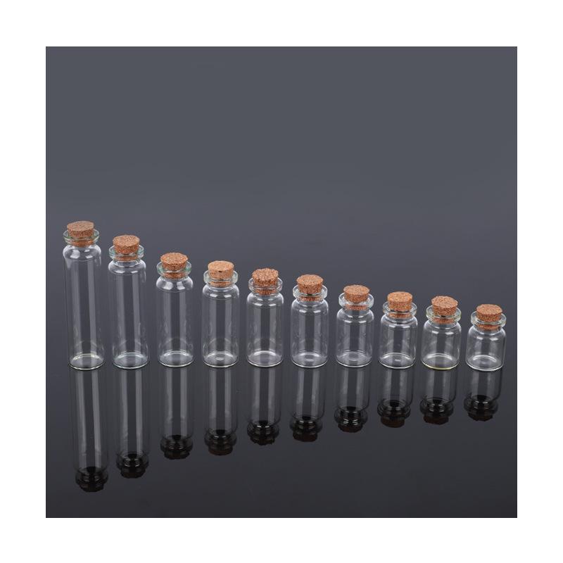 Kleine durchsichtige Glasflasche mit Korken