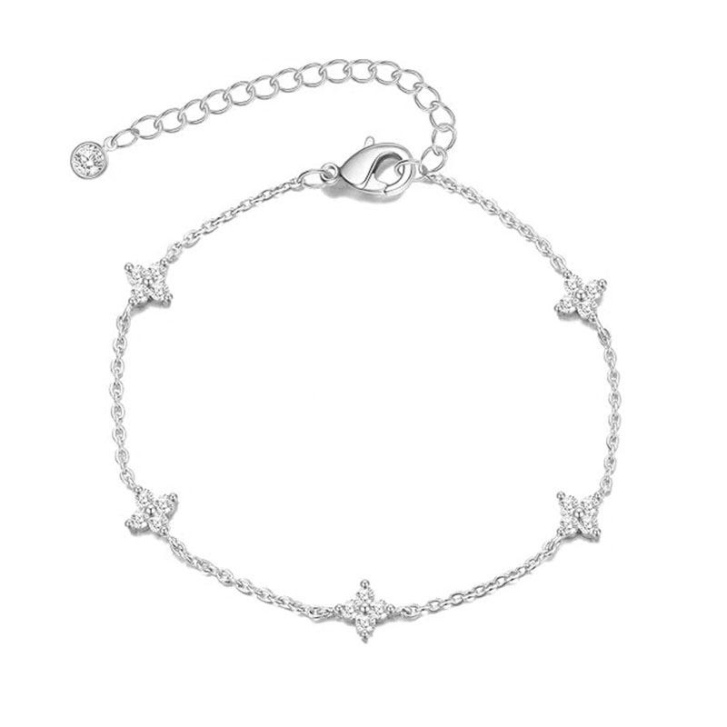 2026 Versatile Four-Leaf Clover Bracelet for Women: Korean-Japanese Niche Design, High-End Cool Style, Light Luxury