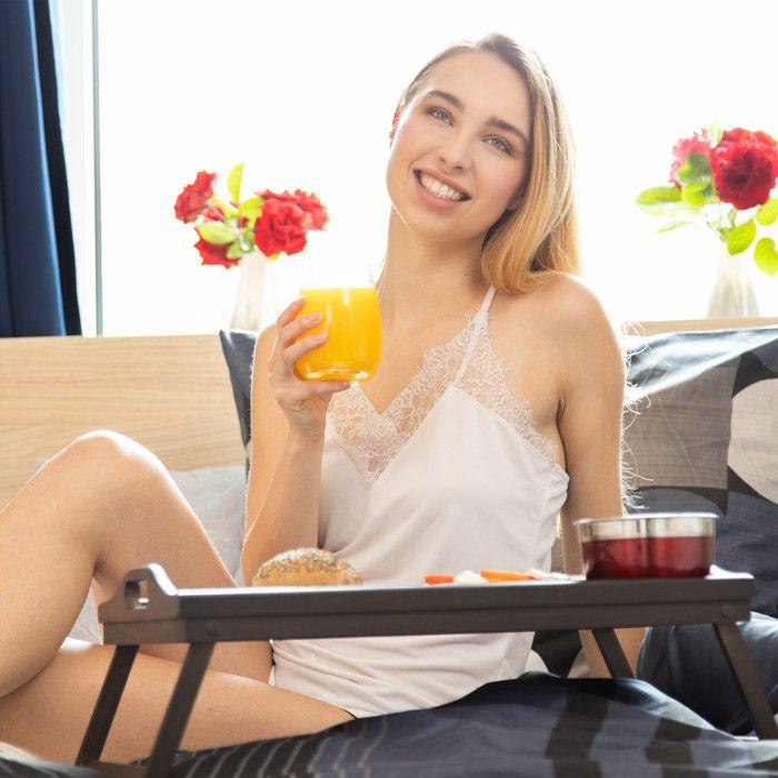 Relaxdays Tablette de Lit Bambou Pliant Poignées Rebords Plateau de Service &amp; Petit Déjeuner, 22x61,5x30cm, Marron Foncé