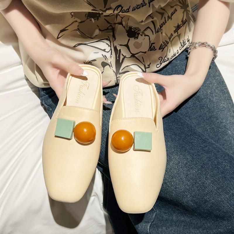 Modne półkapcie Baotou dla kobiet Lato 2024 Nowy styl koreański Kwadratowy nosek Płaska podeszwa Leniwe kapcie Muller Kobieta Buty codzienne Zapatos
