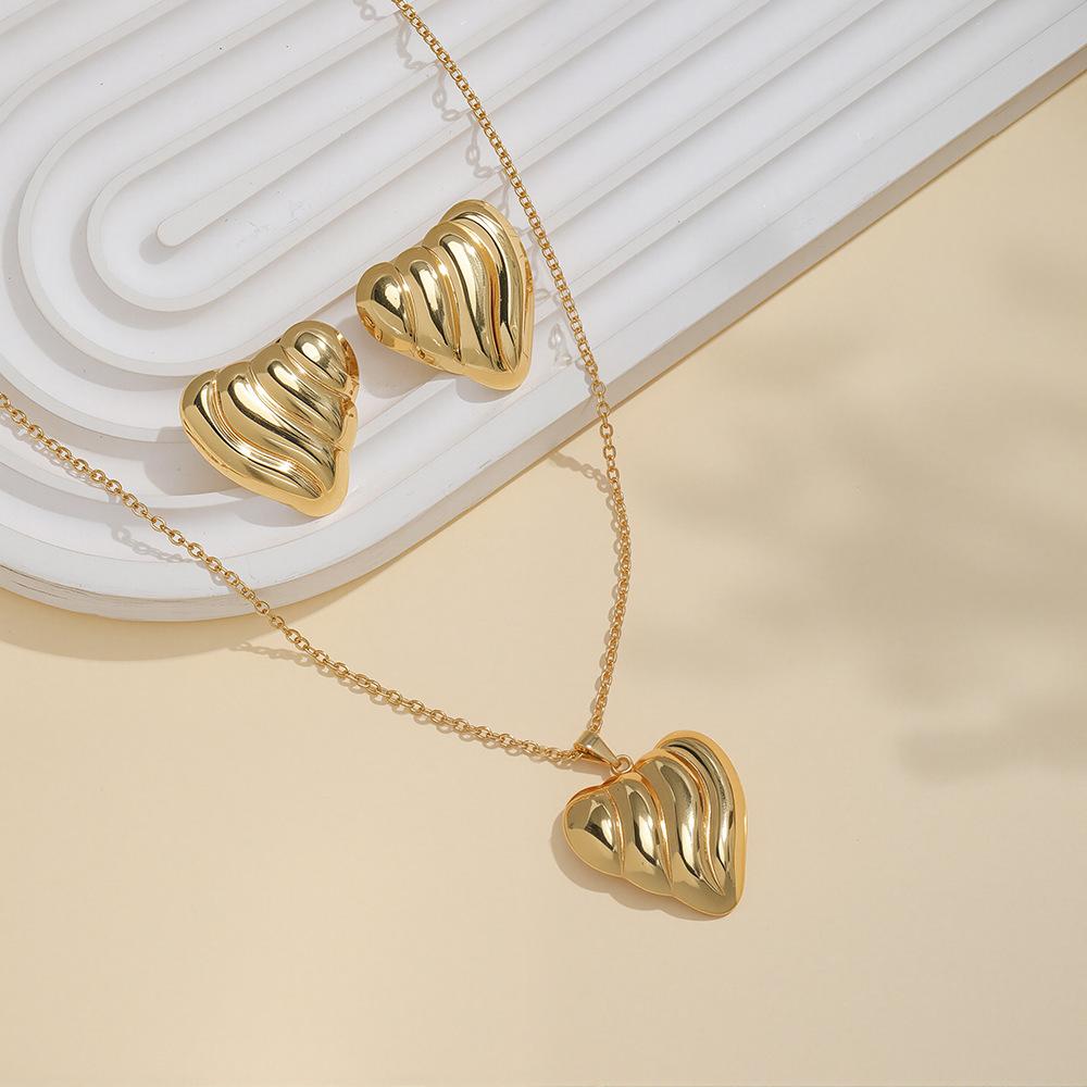 European and American Exquisite Irregular Luxury Creative Polygonal Geometric Leaf Texture Flower Love Earrings Necklace Set