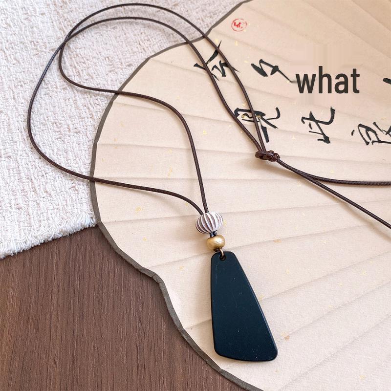 2026 Retro Chinese Resin Pendant Necklace: Unique Clavicle Chain, High-End Accessory for Women