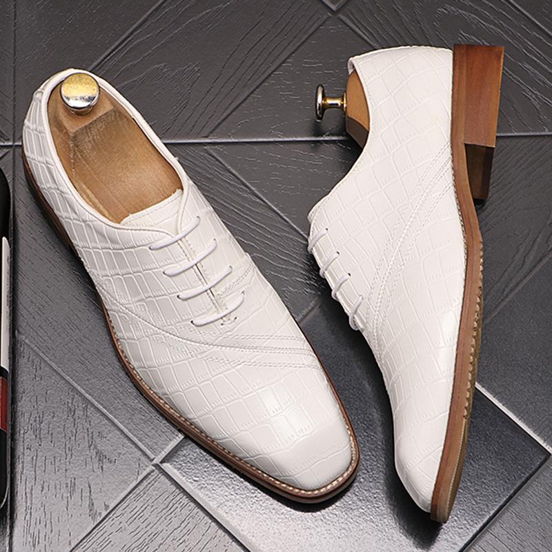 Luxury Designer Trend New Designer Pointed White Black Wedding Formal Oxford Shoes Men Casual Platform Homecoming Dress Footwear
