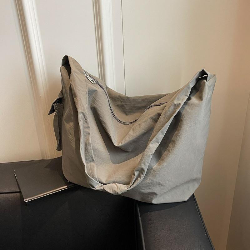 Large Capacity Crossbody Tote Bag Minimalist, Fashionable, Versatile Commuter Shoulder Bag