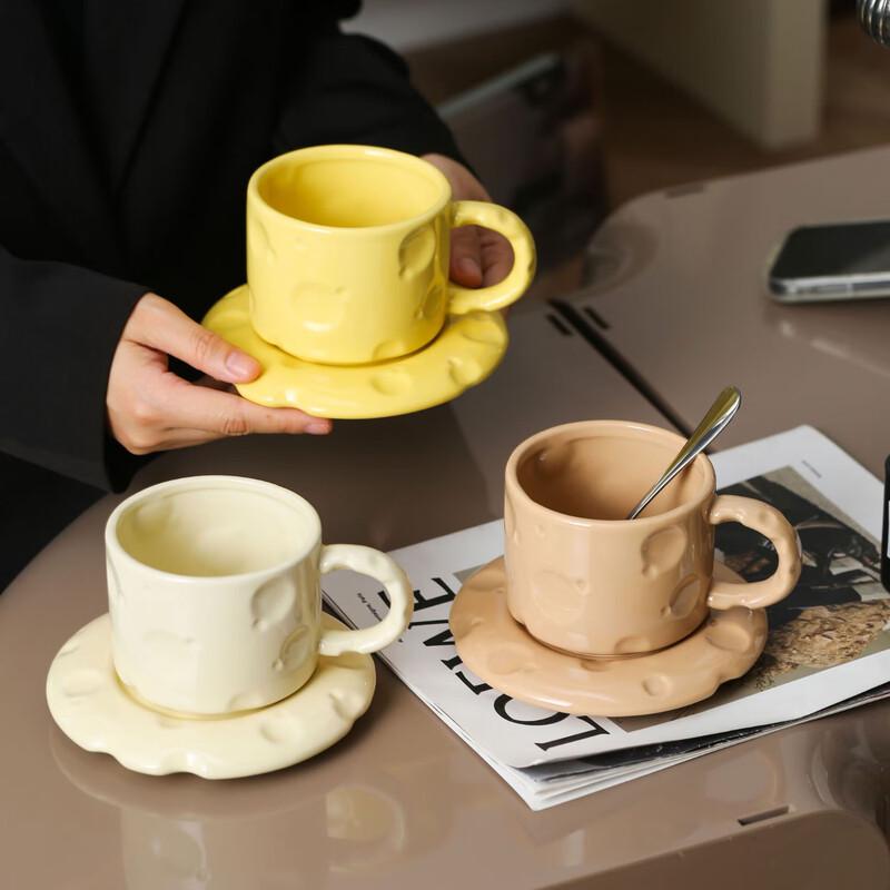 Ensemble Tasse à Café et Soucoupe en Céramique