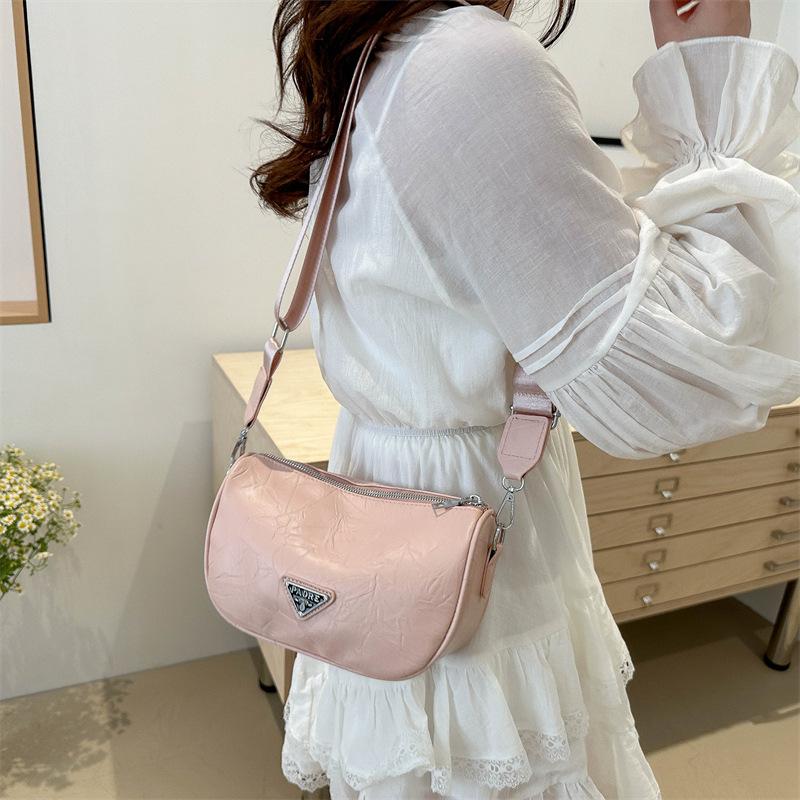 Textured Women's Bag 2024 New Pillow Bag Spring Women's Leisure Trend Messenger Bag Fashionable Textured Shoulder Bag