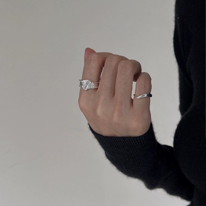 Kleiner quadratischer Diamantring Damen Vielseitige Persönlichkeit Nische Design Sinn Leichter Luxus Schlichter kalter Wind Ring