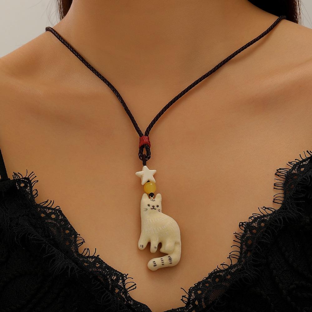 Retro Cute Beige Cat Pendant Black Rope Chain Necklace for Women Korean Winter Cartoon Animals Sweater Chain Jewelry Accessories