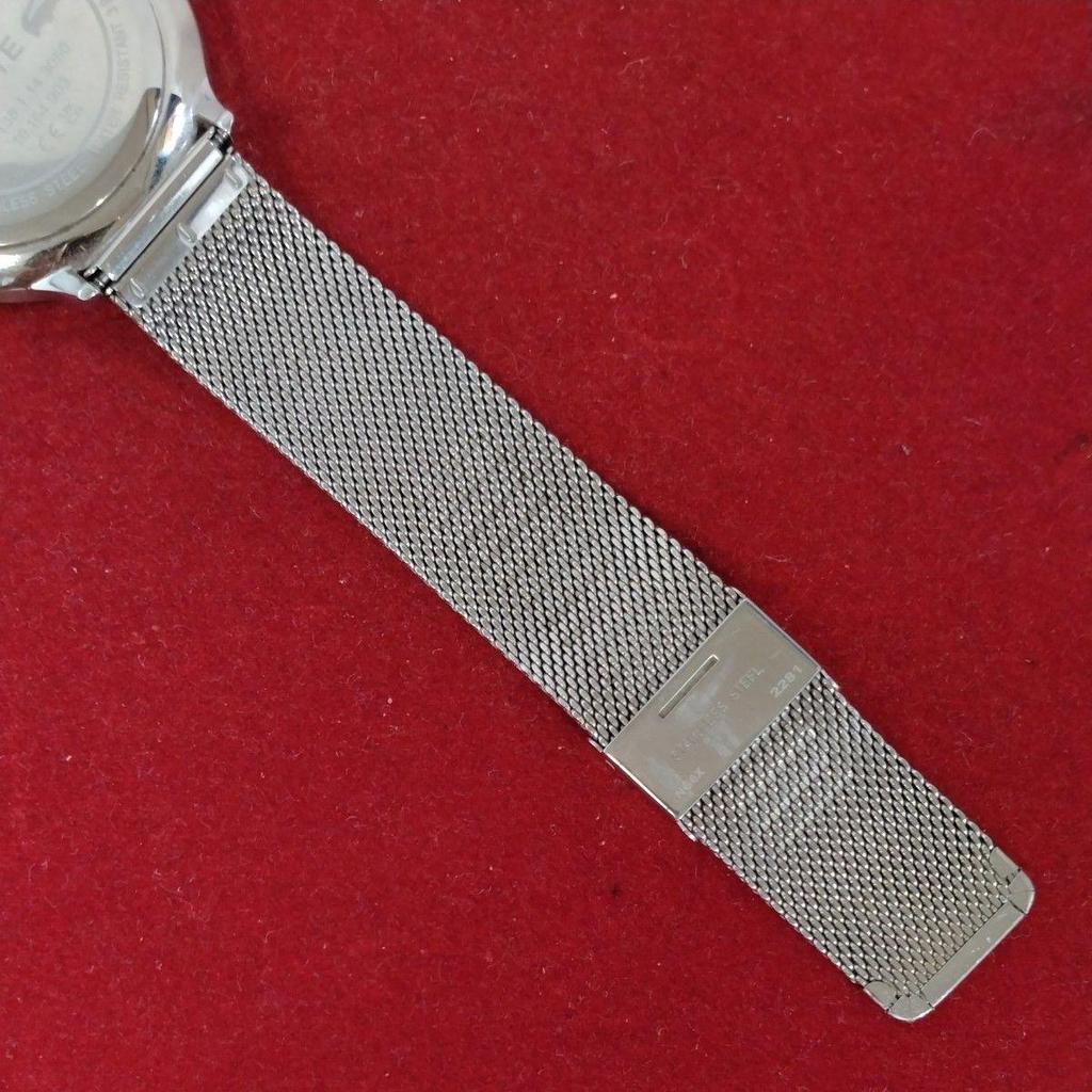 Used no430 LACOSTE Lacoste watch black dial mesh belt date display