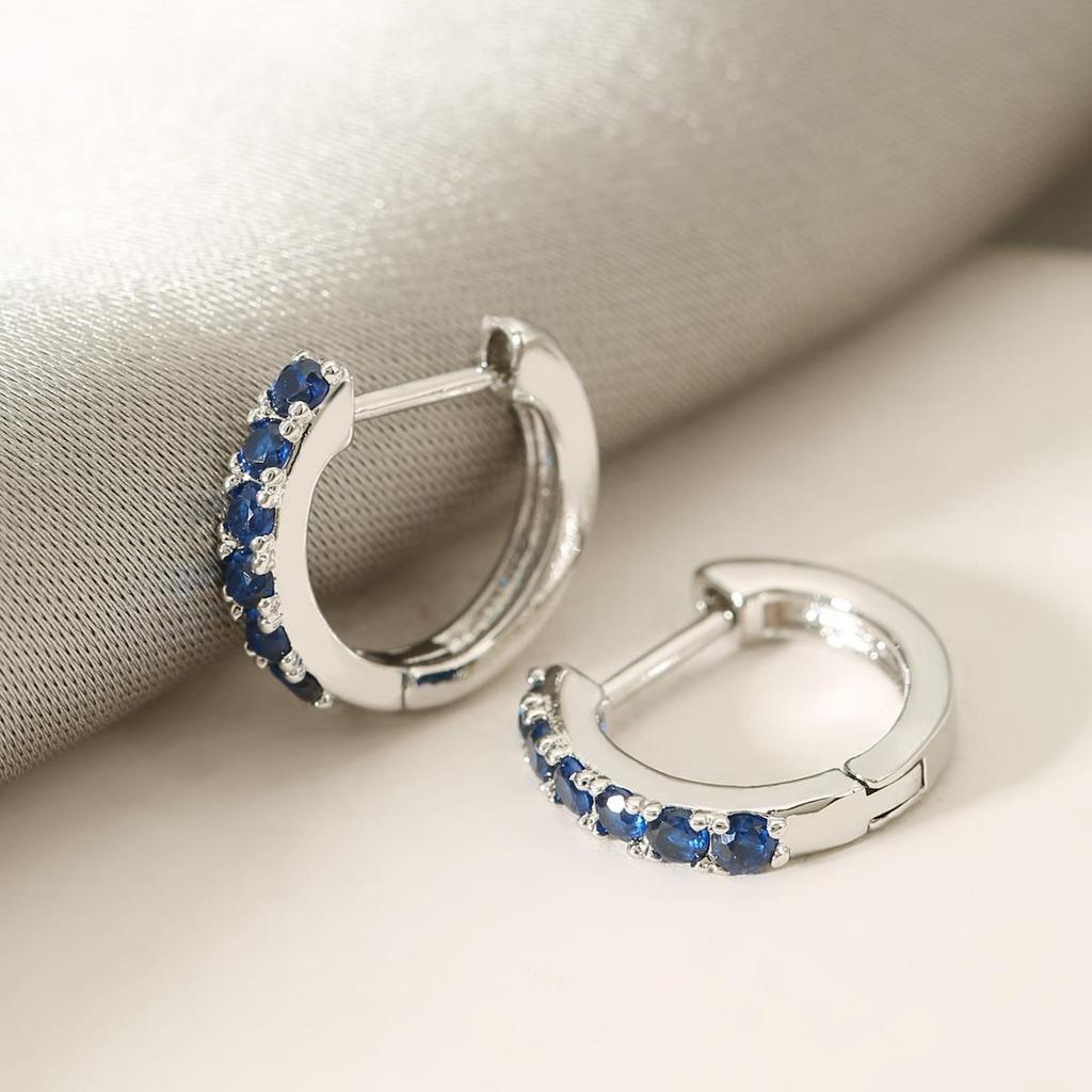 European & American Zircon Ear Cuff: Luxurious Silver Copper Round Circle Earrings for Women with Simple Korean Style Ear Bone Design