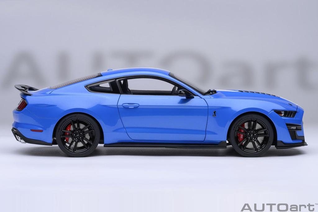 AUTOart Ford Mustang Shelby GT500 Finished Model 73094 1/18 (Blue/White Stripe)