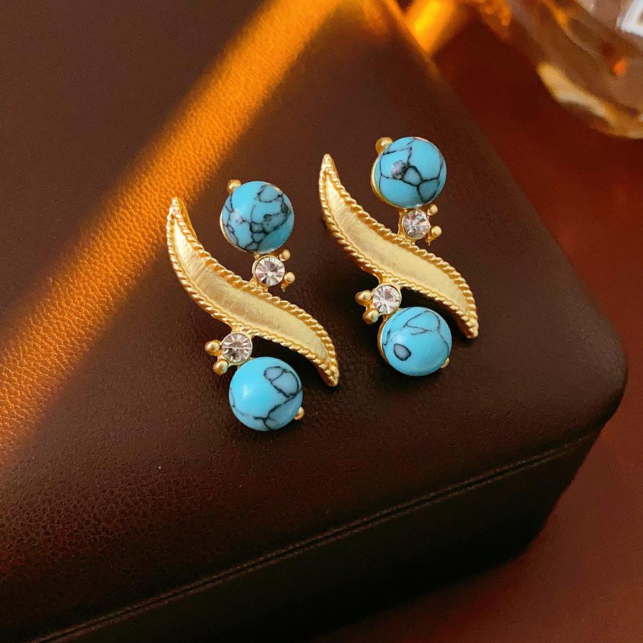 

Fashion Turquoise Necklace Versatile Retro Collarbone Chain Light Luxury Earrings Silver Needle Set Women s Accessories