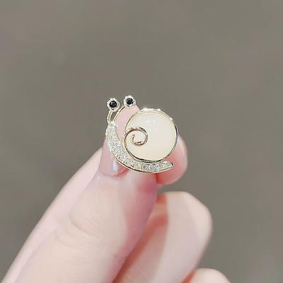 Cute Little Snail Brooch, Trendy and Unique Collar Pin, Anti-glare Pin, Collar Pin, Cardigan Sweater