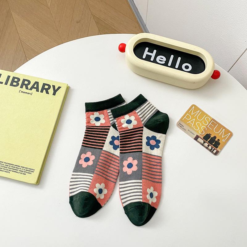 

Colorful Striped & Plaid Japanese College Style Breathable Cotton Socks for Girls One Size темно-зелений колір