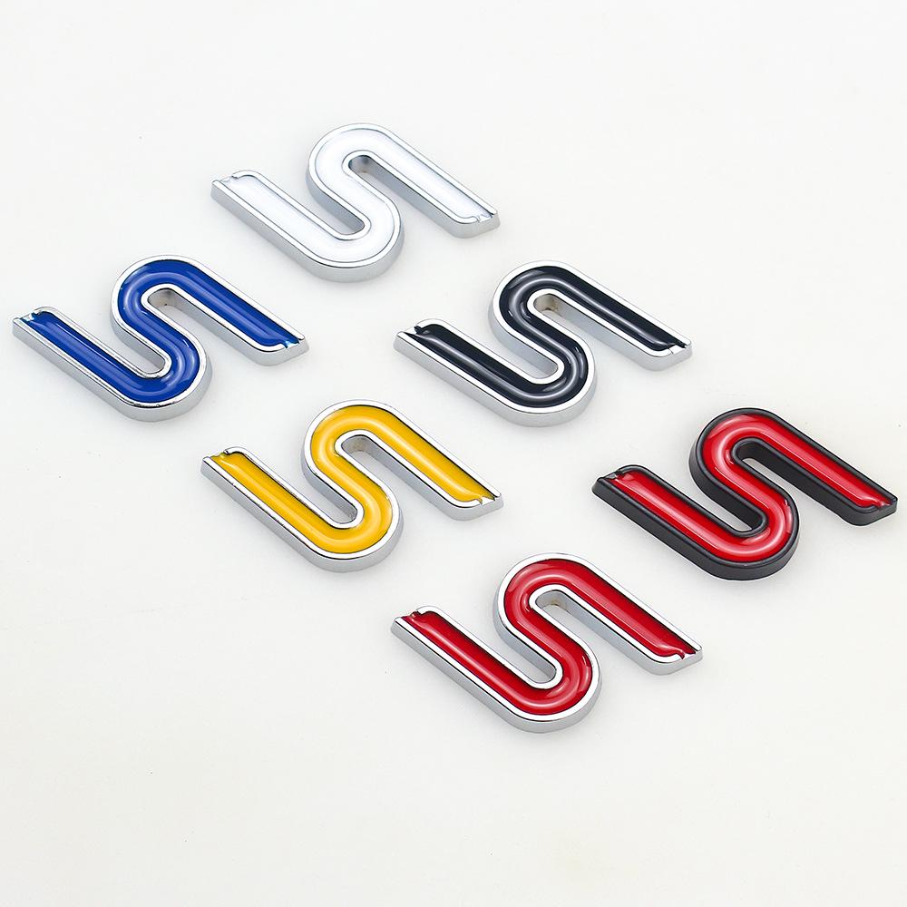 """S"" Logo""": Ideální pro upravené Fordy Mondeo, Focus, Fiesta a další sportovní modely. Obsahuje kovový znak vozu "S".