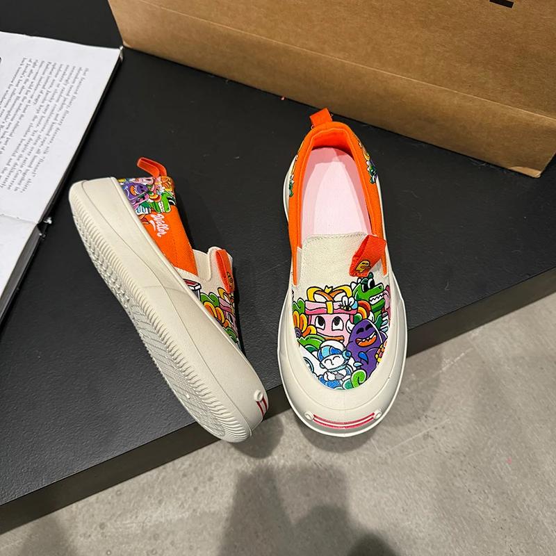 Fashion Graffiti Personality Canvas Shoes Women Spring Round Head Thick Sole Sneakers Outdoor Flats Slip-on Casual Loafers Plus Size 40