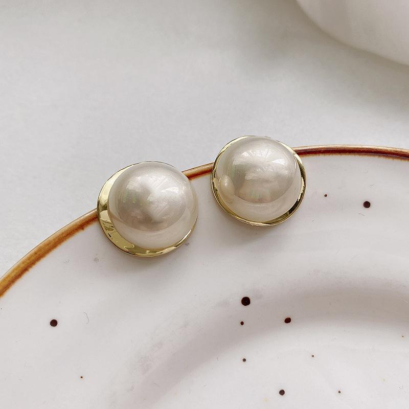 European American Exaggerated Big Pearl Stud Earrings For Women Light Luxury High-end Personality Versatile Fashion Jewelry Gift