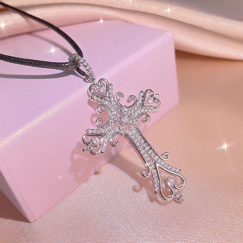 Vintage Palace Wind Cross Necklace Card Christian Religious Zircon Jewelry Tourist Souvenirs Gift Personalized Geometric Jewelry Valentine's Day Gift