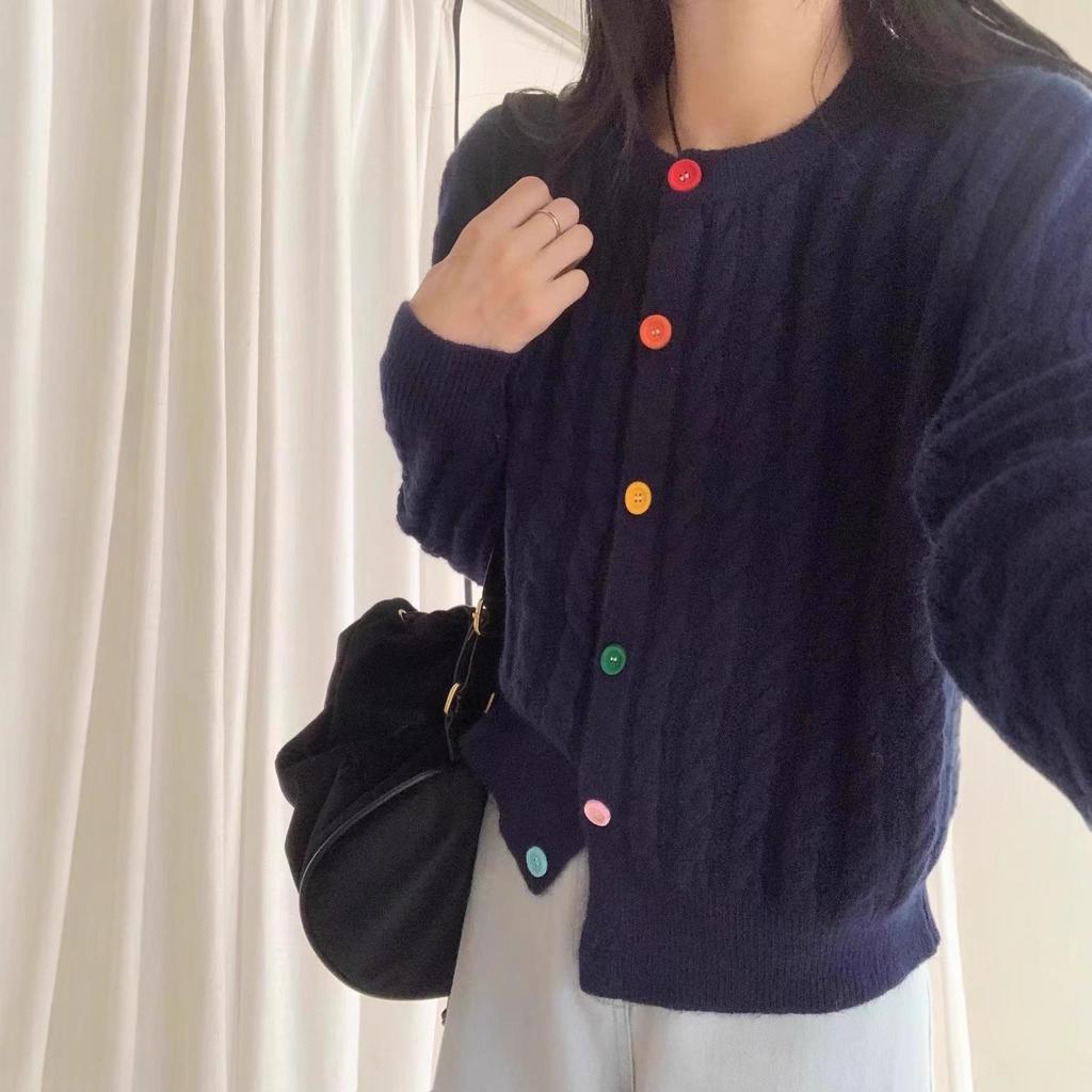 Women's Retro Cable Knit Cardigan: Soft, Warm, Round Neck, with Buttons - Casual Korean Style for Autumn/Winter.