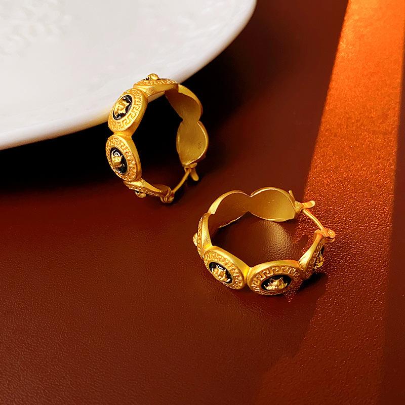 Vintage medieval exaggerated earrings women, fashionable retro high-end earrings literary light luxury temperament earrings