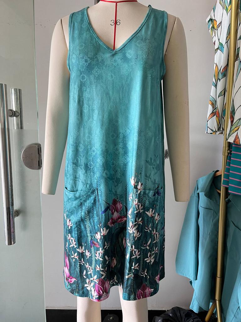 Women's V Neck Sleeveless Tank Dress Loose Waist Japanese Casual Floral Print Midi Dress with Pockets for Spring Summer Beach Vacation Daily Wear