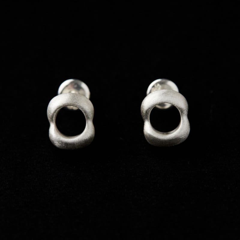 onill 05-10 Embrace (Earring)