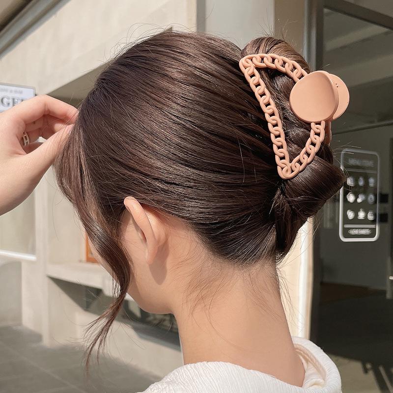 

Простая женская заколка для волос сплошного цвета