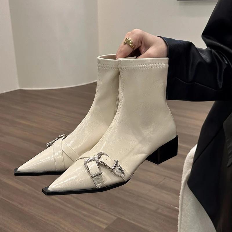 

Зимние женские ботильоны, модные, с острым носком, короткие, элегантные, с квадратным низким каблуком, с металлическим украшением, женская обувь 35