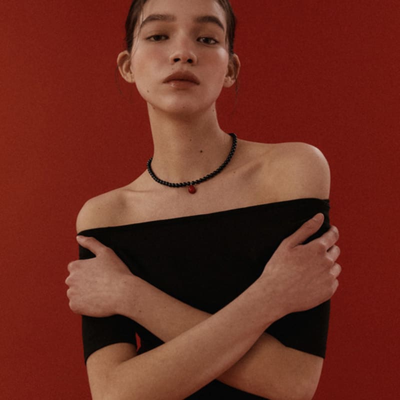 BORNETE 24SS Red Candle flame in onyx necklace