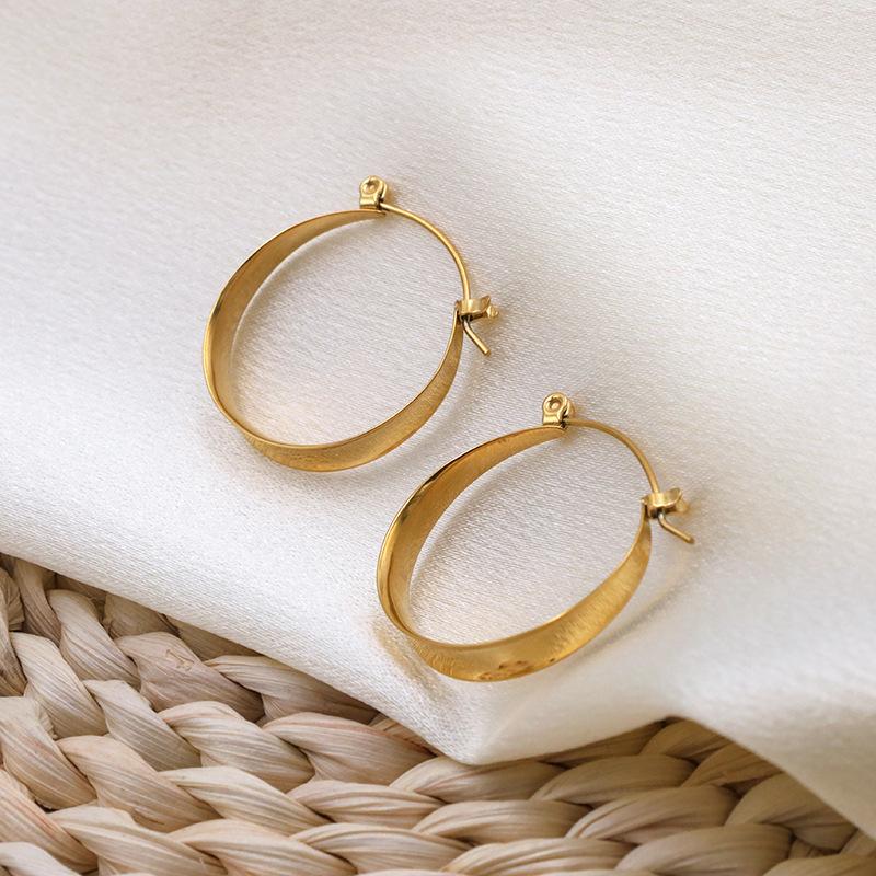 French Fashion Simple Earrings 18K Gold Curved Glossy Simple Fashion Earrings Titanium Steel Earrings Women