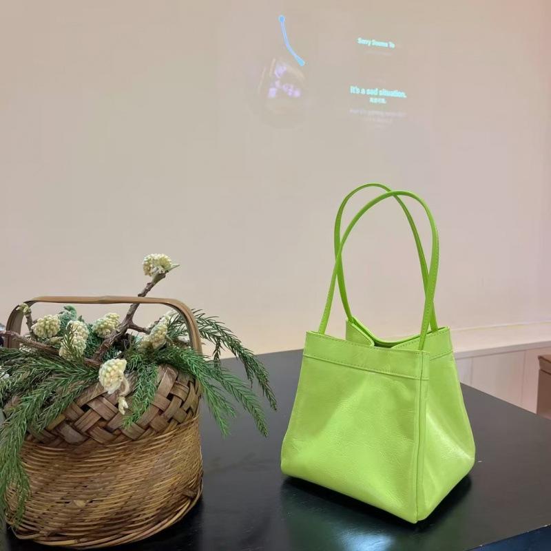 

Нишевый дизайн женская сумка новая первый слой масляный воск кожа сумка через плечо свежая и милая ручная сумка сумка-мессенджер 15*15*15cm