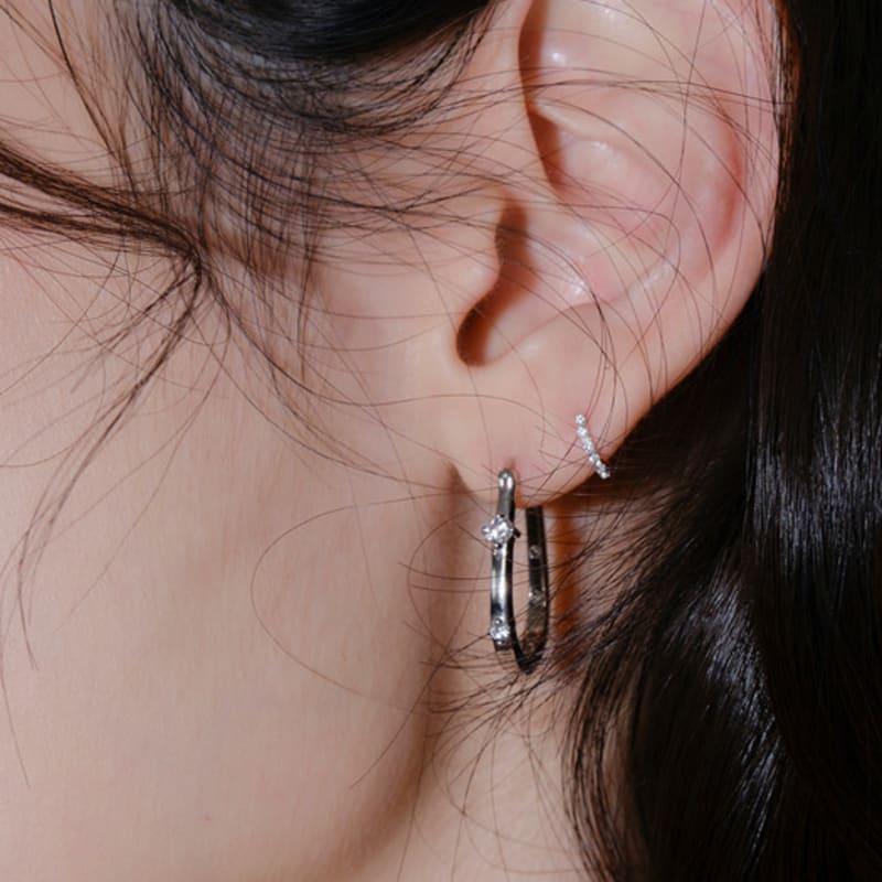 

reve mini layered one-touch Q earrings Gold