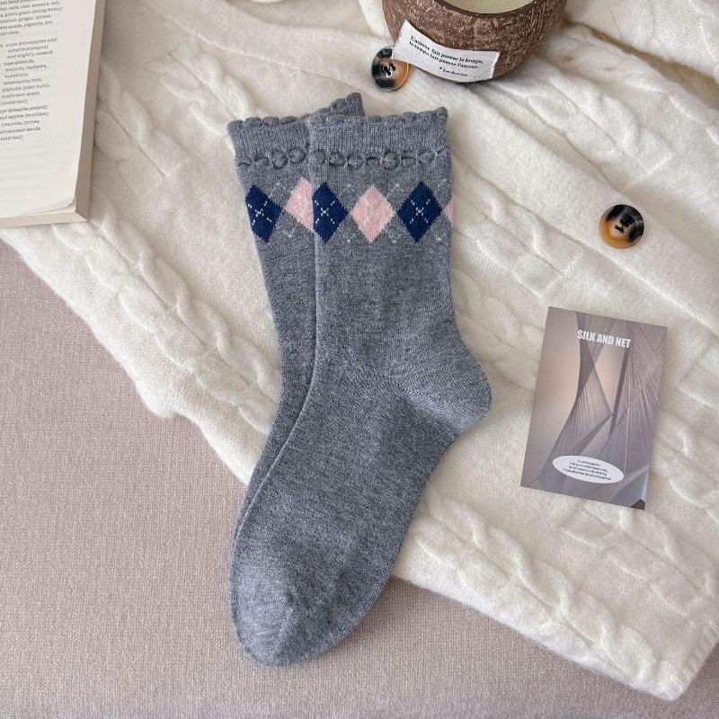 Woolen Boneless Pile Socks with Contrasting Color Diamond-shaped Patterns, Warm and Retro Mid-calf Socks for Autumn and Winter