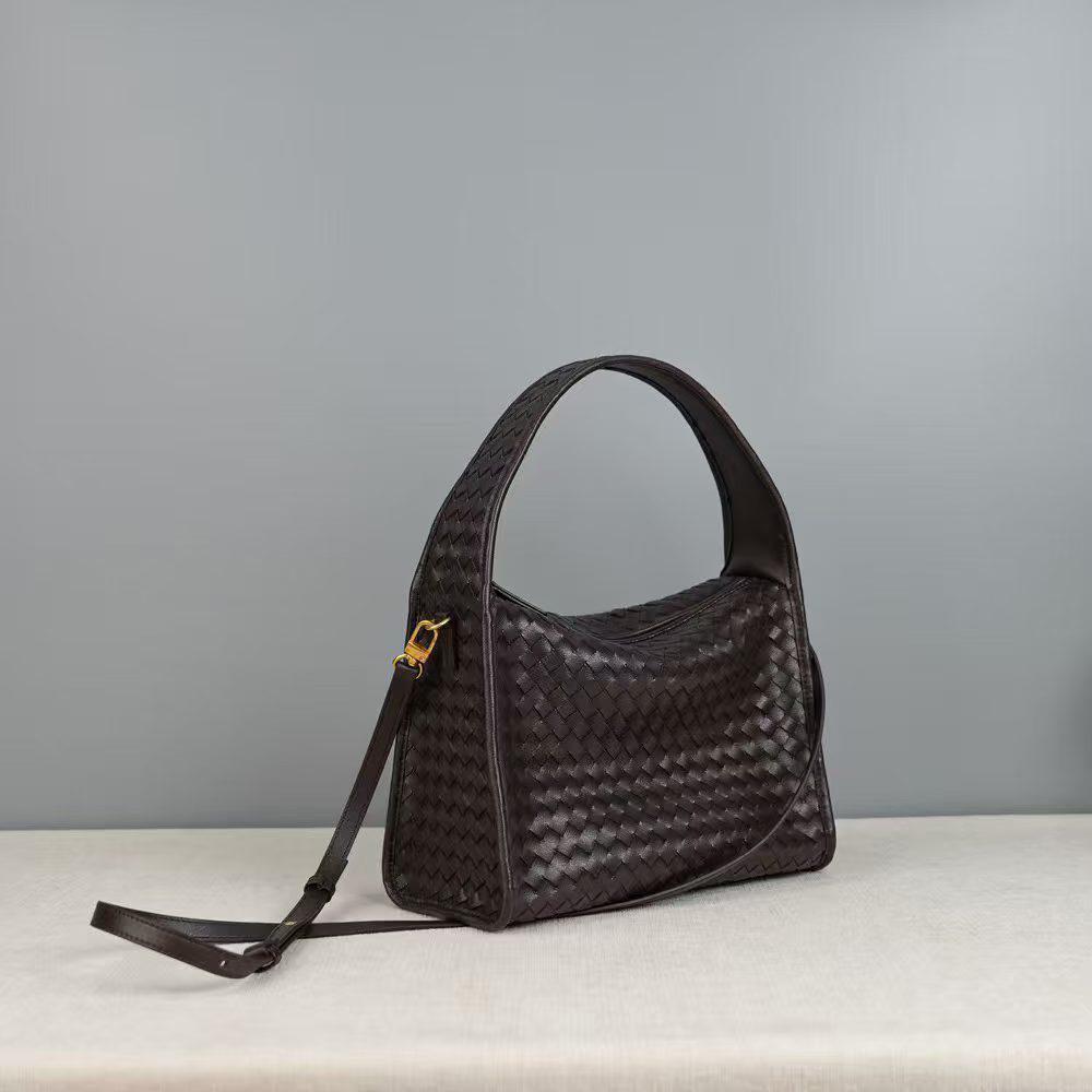 Women's 2026 Fashionable Woven Cowhide Shoulder Bag - Versatile & Simple Design