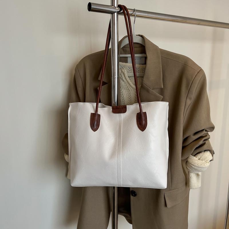 2025 New Retro Textured Women's Versatile Tote Bag - Large Capacity Shoulder Bag for Class and Commuting