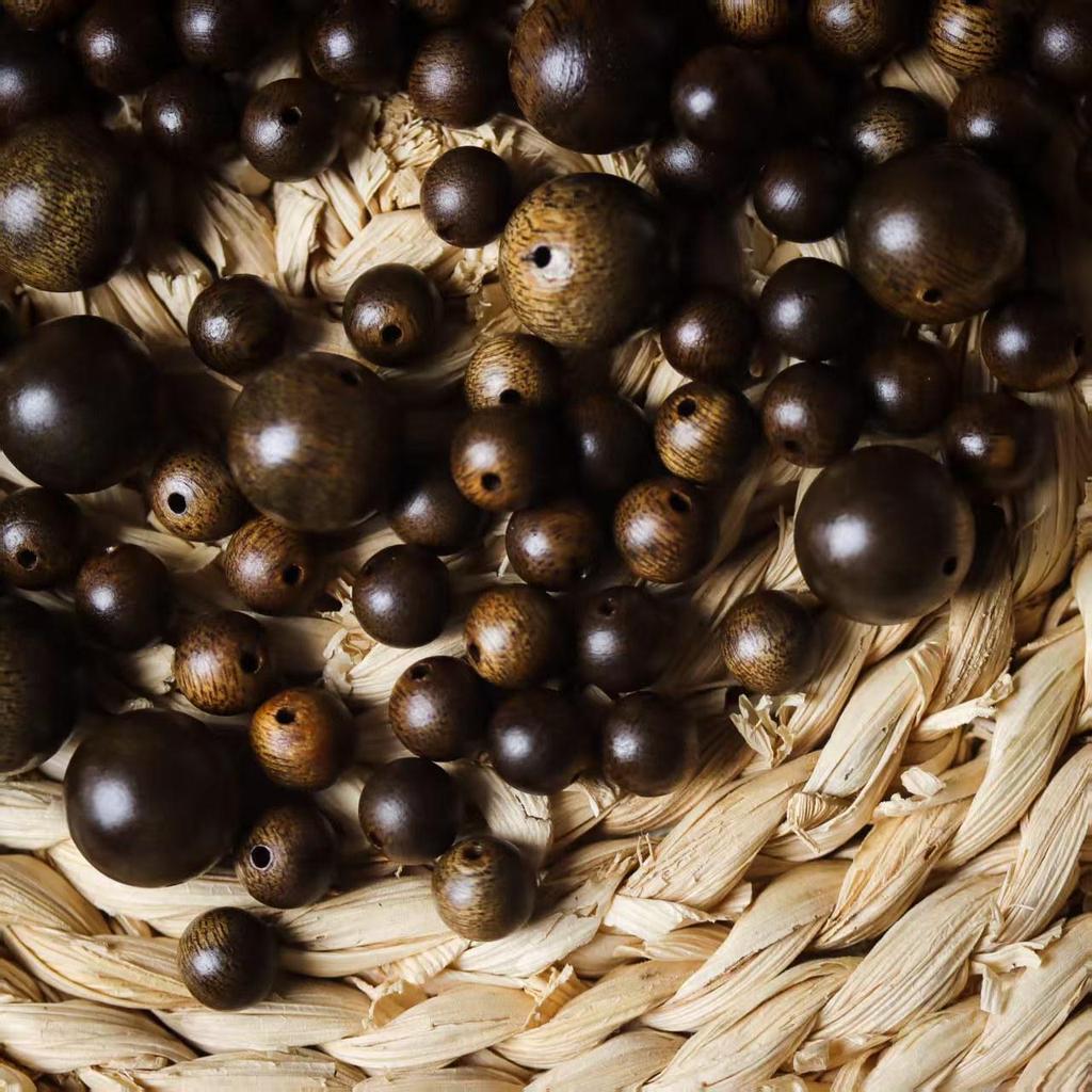 Kalimantan Agarwood Bracelet: Natural Handcrafted DIY Buddhist Rosary Beads for Cultural Play