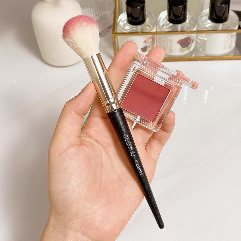 GECOMO Soft Bristle Round Blush Brush - Portable, Non-Absorbent, Ideal for Beginners. Natural Brush Size