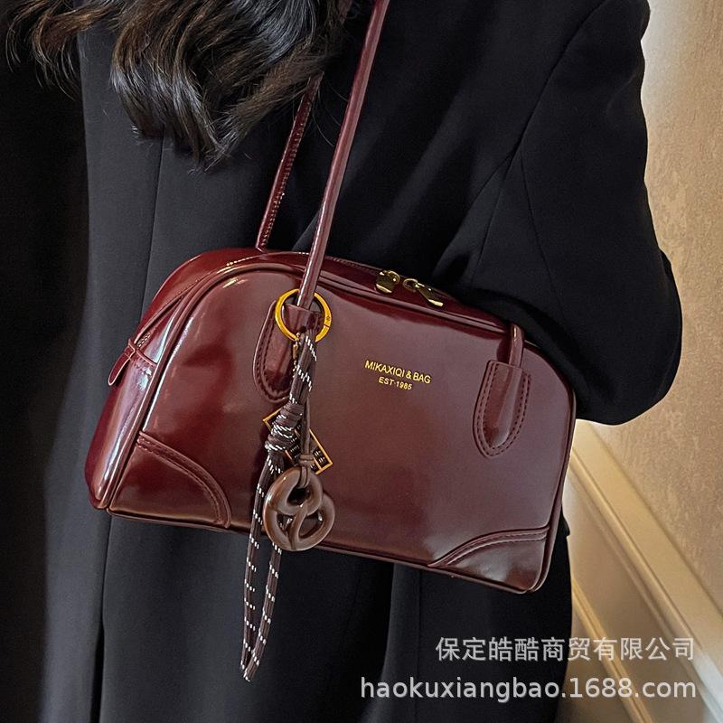 Simple casual versatile exquisite fashion foreign style new ins trendy temperament 2025 autumn women's shoulder armpit bag