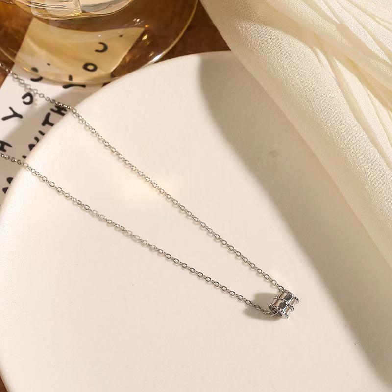 Women's Gold-Plated Thin Collarbone Necklace: 2024 Light Luxury Niche Fashion