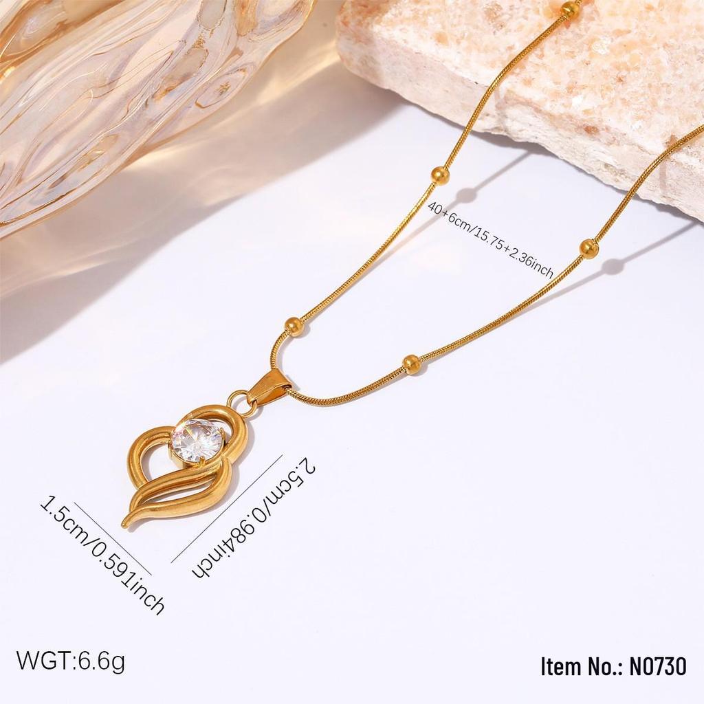 High-End Heart & Geometric Titanium Steel Clavicle Necklace for European & American Markets