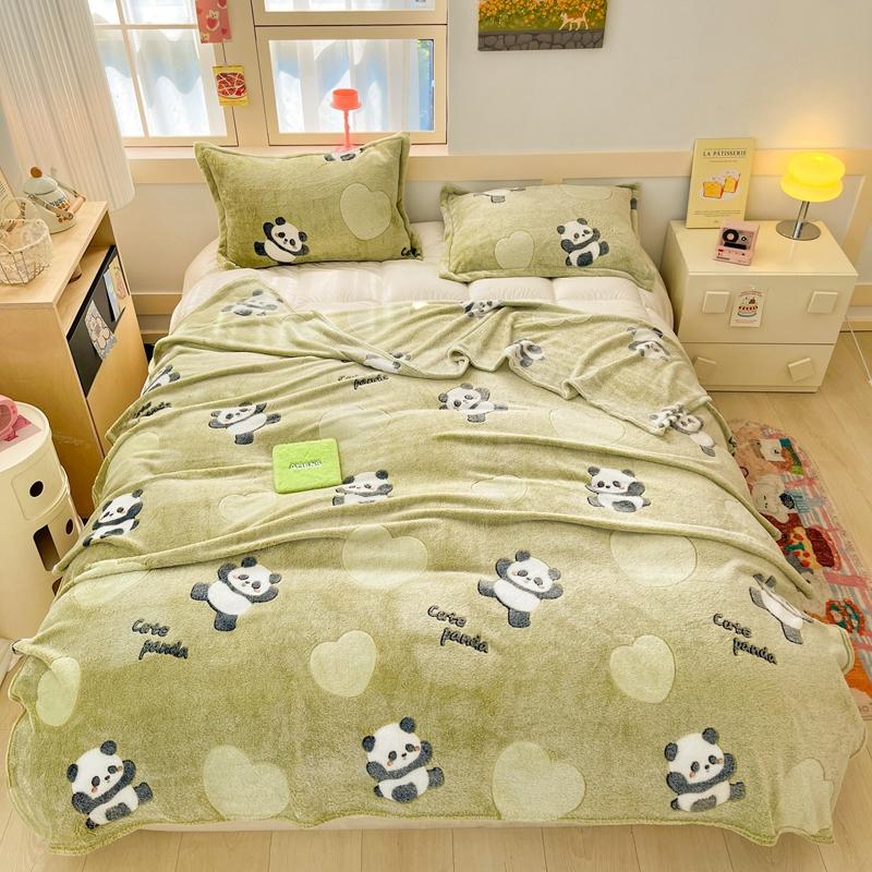 Cartoon Pink Strawberry Flannel Blanket for Kids Girls Soft Warm Lightweight Throw Blanket for Sofa Bed Traveling Camping Gifts