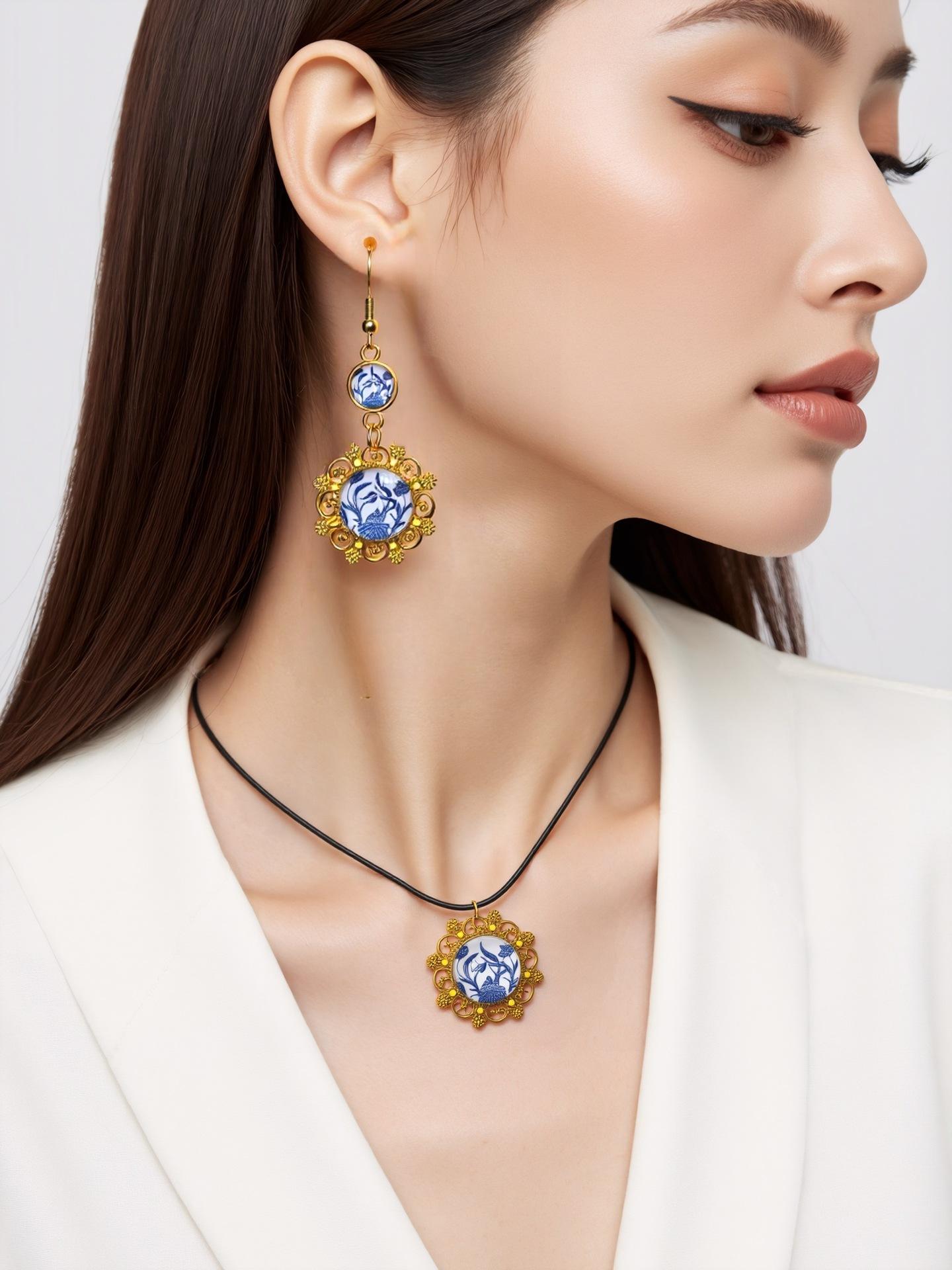 

Модные украшения для женщин золотой