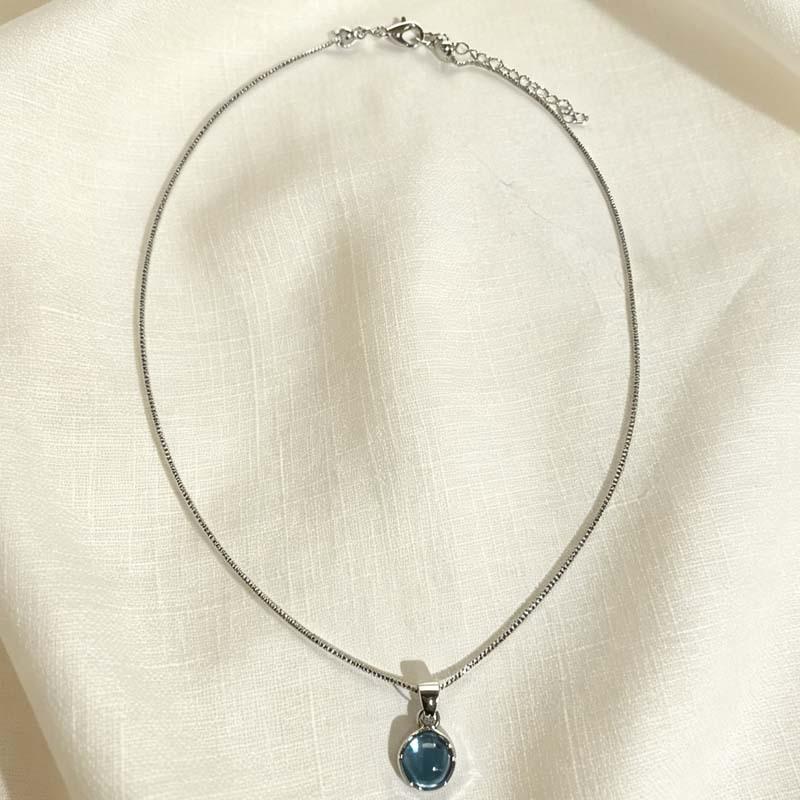 2025 White Chalcedony Round Pendant Necklace: Versatile Summer Fashion Clavicle Chain for a Chic and Stylish Look