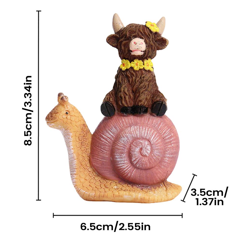 Highland Cow Holding Cute Animal Statue Cute Collectible Figurines Cow Decor Resin Cow Figurine Ornaments Decoration