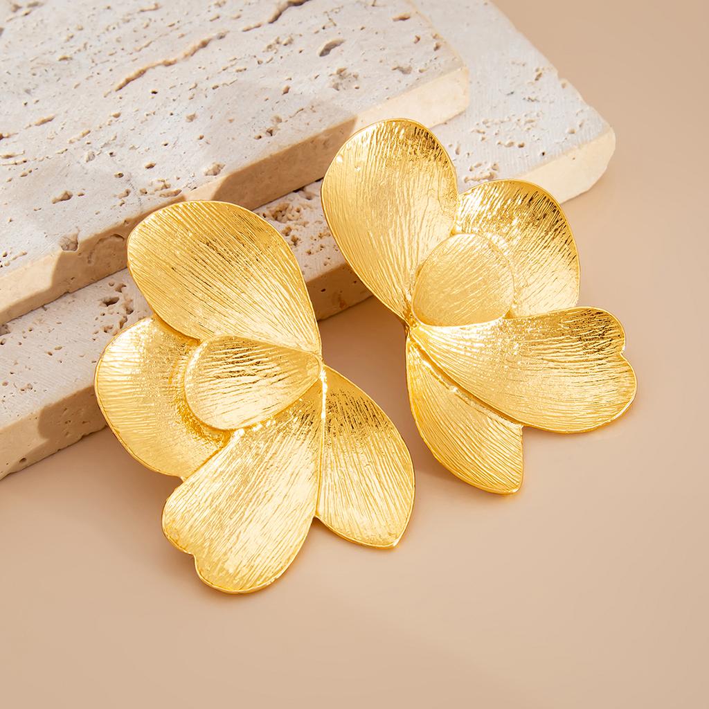 Ingemark Vintage Elegant Metal Flower Stud Earrings for Women Exaggerated Piercing Earrings Fashion Wedding Jewelry Accessories