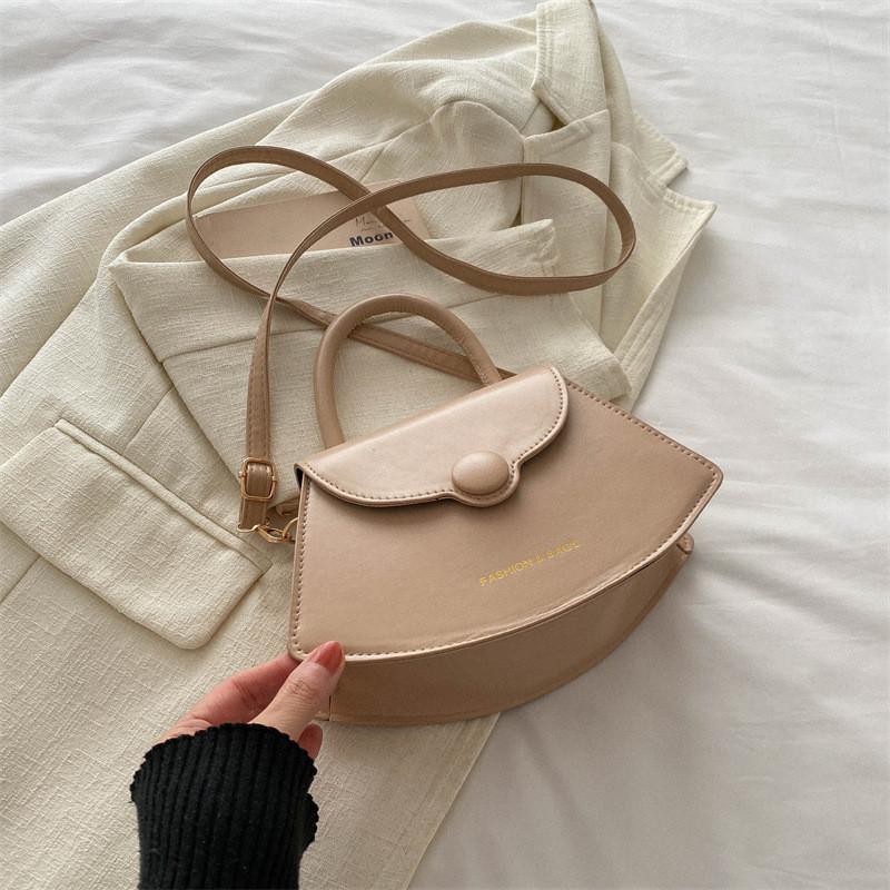 Chic Vintage Minimalist Womens Saddle Bag Stylish Fashionable Crossbody Purse